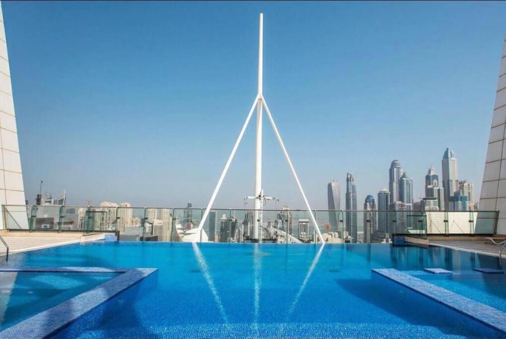 Luxury Modern Studio In Jlt With Amazing View & Rooftop Pool - Sleeps 3 Dubai Exterior foto